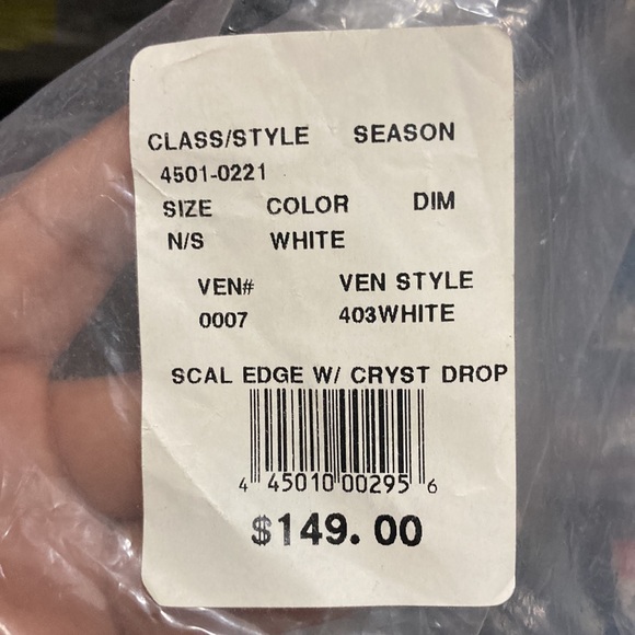 David's bridal Scalloped edge w/ crystal drop veil lke new ! - Picture 7 of 7